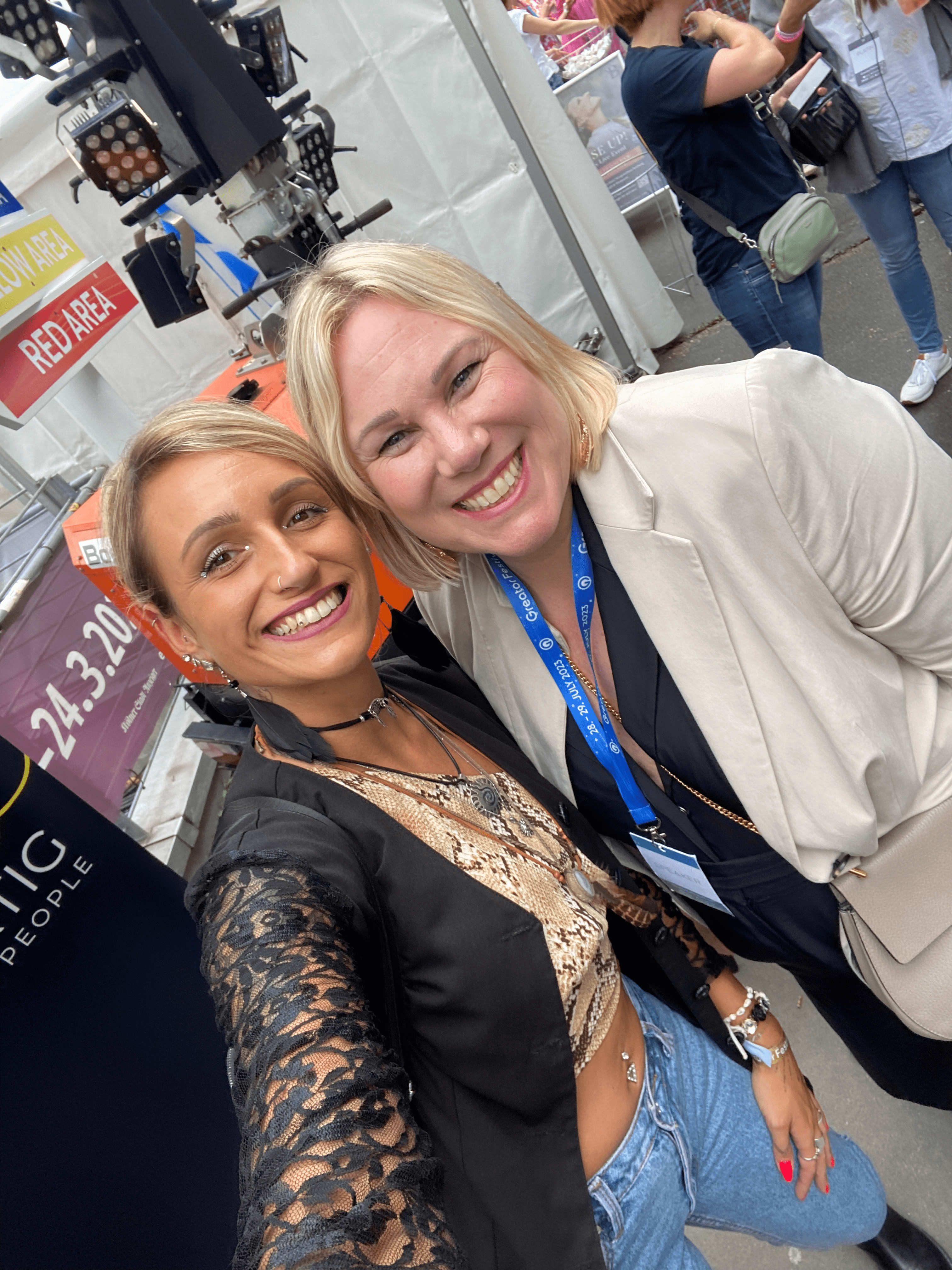 Austausch mit Psychotherapeutin Eva Schoofs auf dem Greator Festival